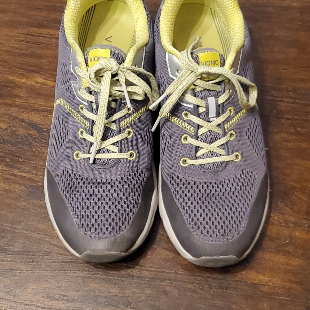 Vionic 335 Emerald Shoes size 9